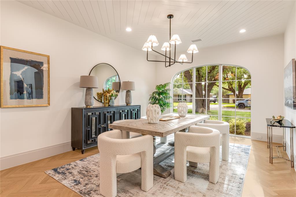 10940 Snow White Drive