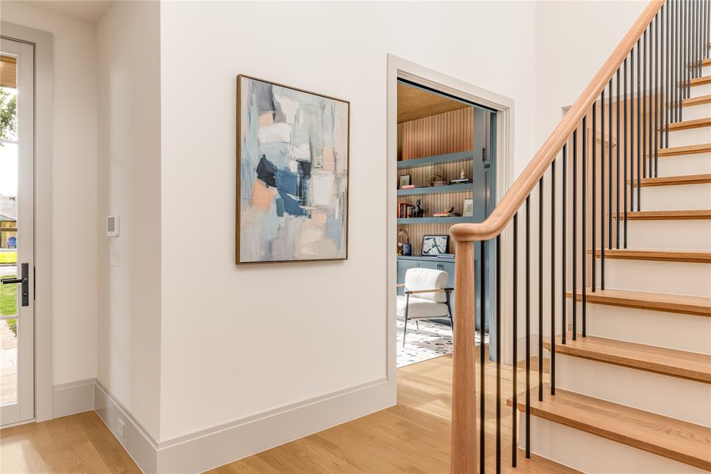 10940 Snow White Drive