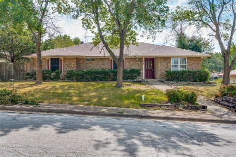 Photo of 504 Pheasant Lane, DeSoto, TX 75115 (MLS # 21403630)