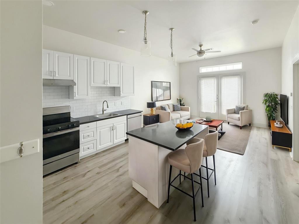 1514 E 15th Street 09