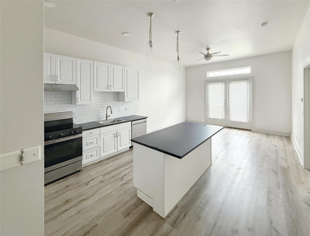 1514 E 15th Street 09