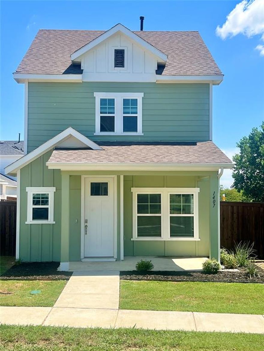Welcome to this beautiful 3-bedroom, 2.5-bath Craftsman-style home located just minutes from downtown Gainesville, Gainesville High School, I-35, and right across the street from the NCTC campus. This thoughtfully designed home features an open-concept floorplan and a spacious kitchen equipped with stainless steel appliances, granite countertops, a large pantry, and modern cabinetry, making it ideal for both everyday living and entertaining. Upstairs, you'll find a luxurious master suite complete with two separate walk-in closets, dual vanities, a relaxing garden tub, and a separate walk-in shower. Bedrooms 2 and 3 share a full bathroom with a tub-shower combo, and Bedroom 2 also features a walk-in closet. The upstairs utility room is conveniently located near a generous linen closet for easy access. Enjoy the privacy of your fenced backyard, while the HOA takes care of front yard maintenance for added convenience. Additional features include window blinds throughout and Craftsman-inspired architectural details that add timeless character.
Don’t miss the opportunity to live in this desirable location with low-maintenance living and modern comforts—schedule your showing today!