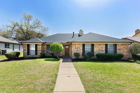 Photo of 1666 Clydesdale Drive, Lewisville, TX 75067 (MLS # 21210262)