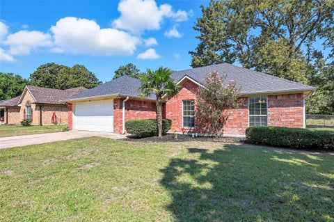 Photo of 332 Comanche Trail, West Tawakoni, TX 75474 (MLS # 21347100)