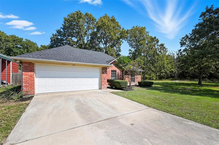 Photo 1 of 40 — 332 Comanche Trail, West Tawakoni, TX 75474