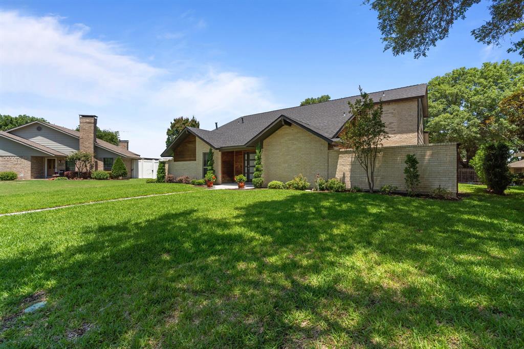 1617 Versailles Drive