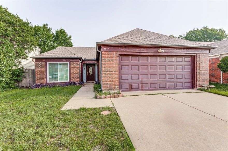 Welcome to 4617 Feathercrest Dr Where comfort, style, and everyday convenience come together in the heart of Fort Worth. This beautiful home invites you in with warm natural light, an open and functional layout, and spaces designed for both relaxing and entertaining.
Inside to discover a spacious living area that flows seamlessly into the kitchen and dining space, perfect for hosting gatherings or enjoying quiet nights at home. The kitchen offers ample cabinetry and workspace, making meal prep both easy and enjoyable. The primary suite provides a peaceful retreat, complete with a private bath and generous closet space, while additional bedrooms offer flexibility for guests, a home office, or growing needs.
Outside, the backyard is ready for Texas evenings, whether you're grilling, gardening, or simply unwinding under the open sky. With room to personalize and make it your own, this outdoor space adds even more value to the home. Conveniently located near major highways, shopping, dining, and schools, this property offers the ideal blend of suburban comfort and city accessibility. Whether you're a first-time buyer, downsizing, or investing, 4617 Feathercrest is a place you'll be proud to call home.