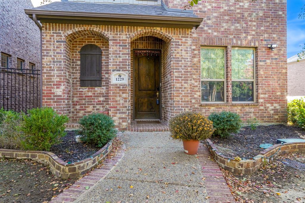 1229 Harris Hawk Way