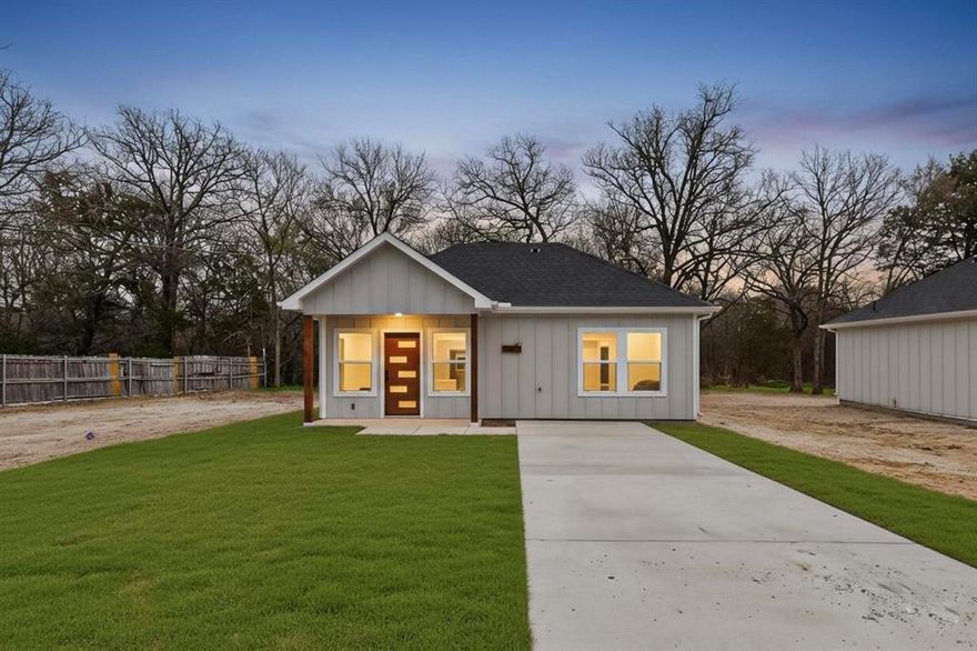 Beautiful BRAND NEW BUILD small home! Perfectly crafted and open floor plan. Lots of land where home is built, perfect for small family or single individual. Modern fixtures with a farmhouse feel. Quiet neighborhood.