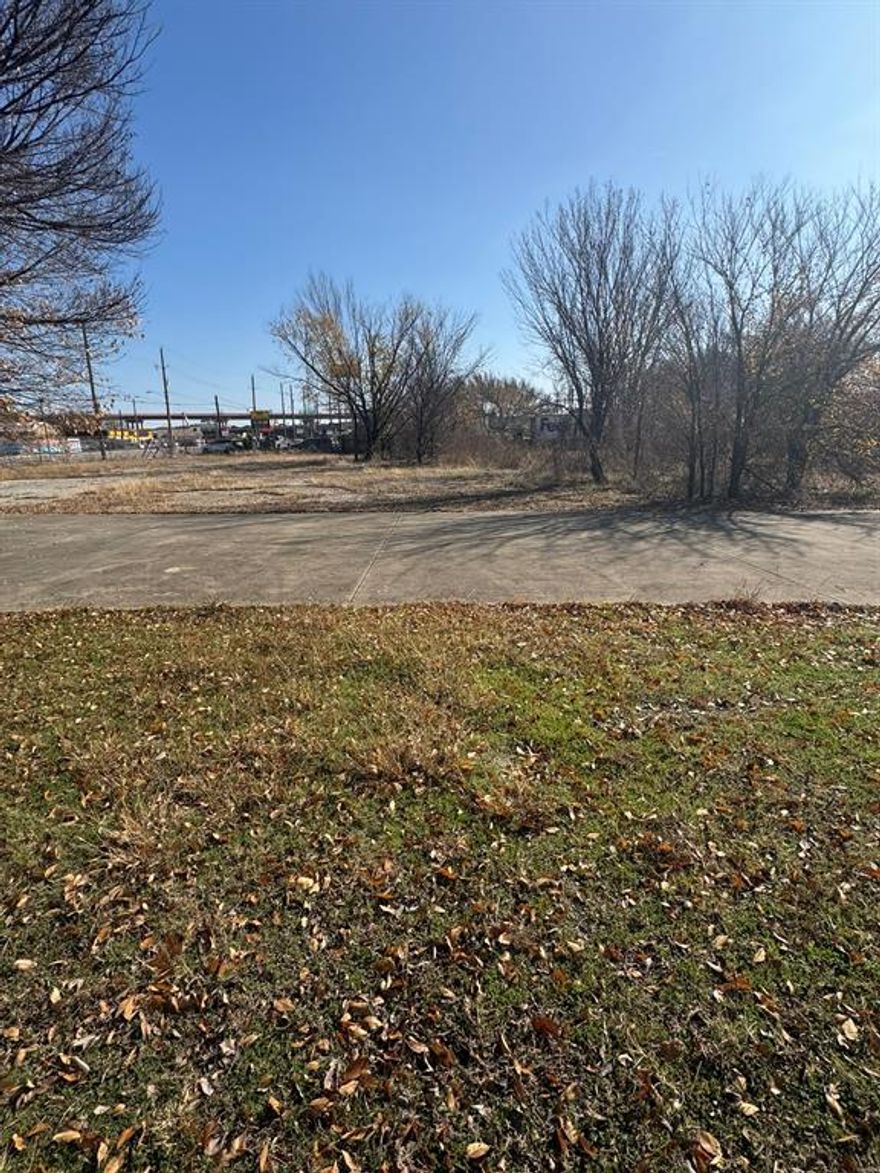 5218 Mansfield Highway, Forest Hill, TX 76119 is a Commercial property with 2,736 square feet of building space and located on 0.9182 Acre of land.  The building site class is Auto sales.  This property is available for $6,950 per month Rent, $1,800,000 Cash Price, or $2,000,000 possibly Owner Carries First.