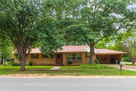 608 S Austin Street De Leon TX 76444