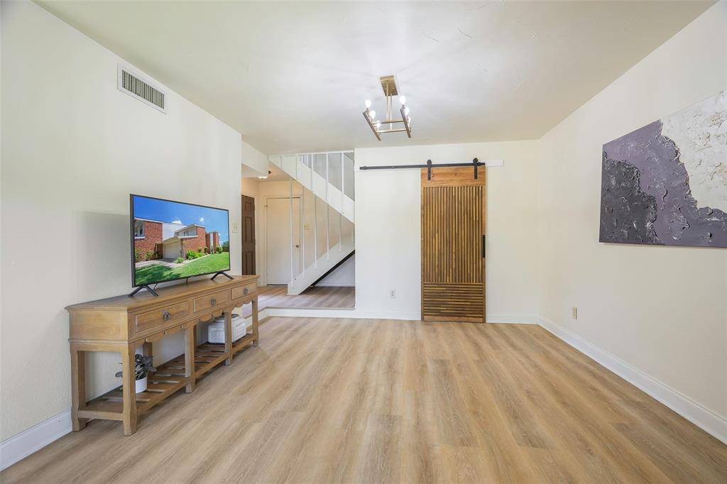 2946 Woodcroft Circle