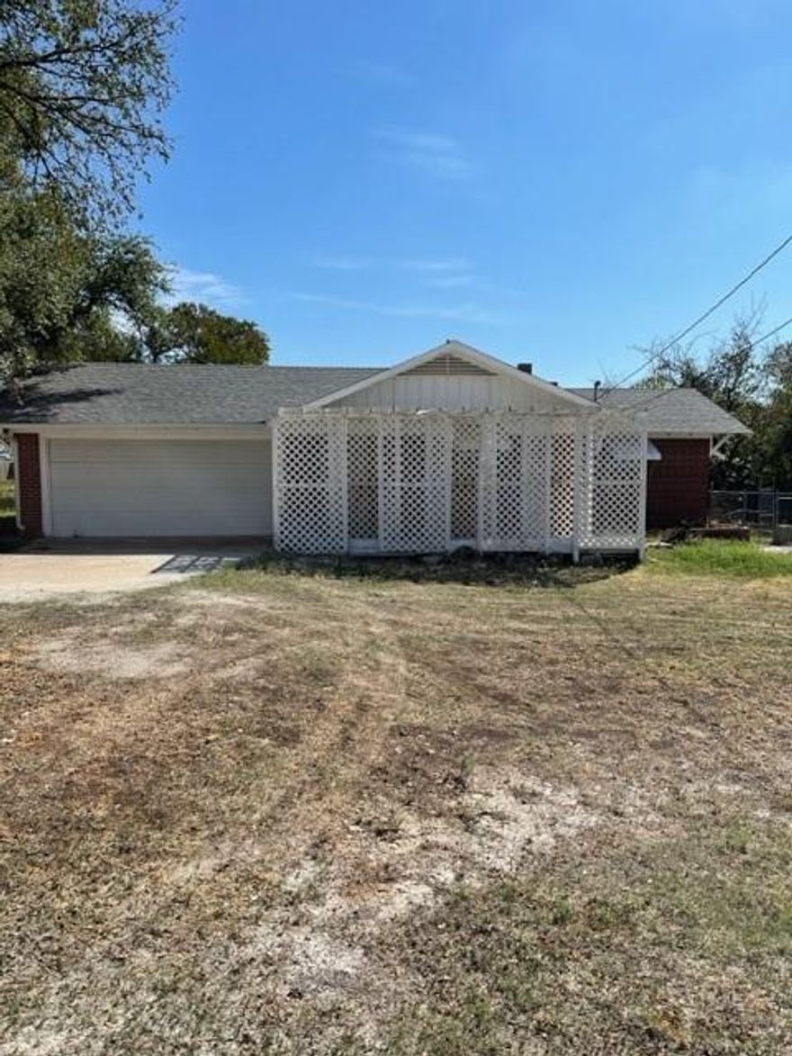 Very cute 2 bedroom 2 bath with updated kitchen and master bathroom. This property is in town but sets back off the highway to provide the feel of privacy! Enclosed porch and sits on a little over 1.5 acres!
