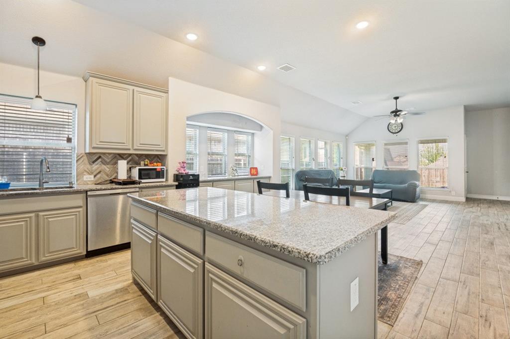 734 Larkspur Lane