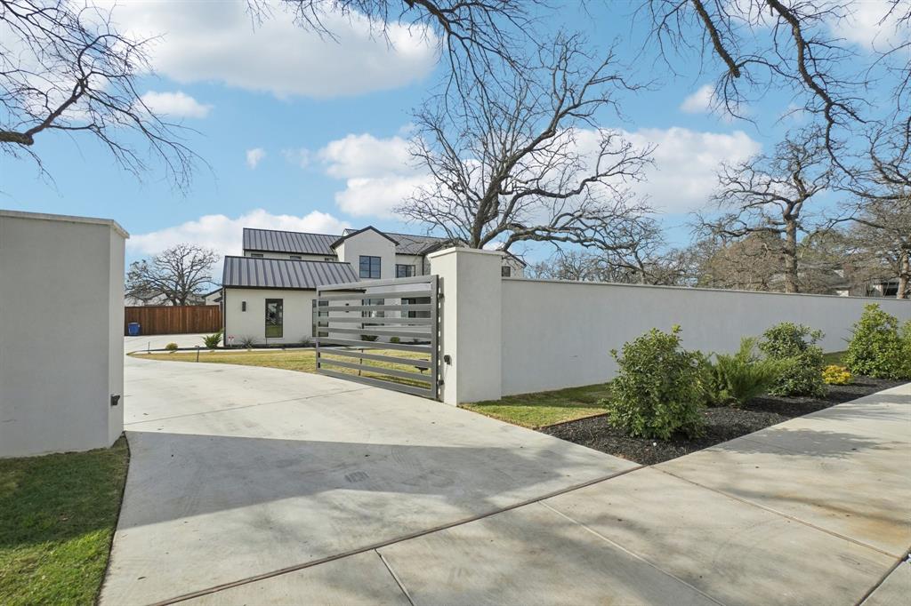 310 Shady Oaks Drive