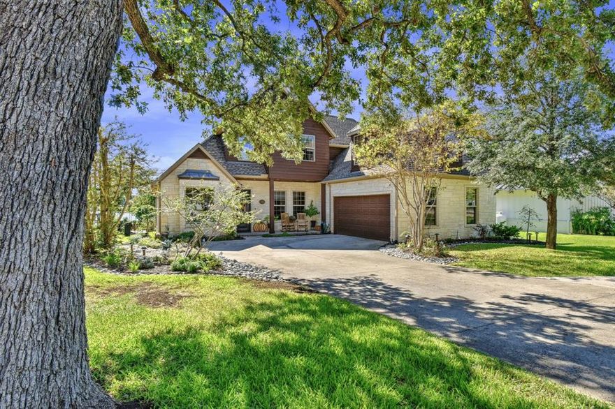 Beautiful stone house on big water!  Kitchen has granite counter tops, custom cabinets and double ovens.  4 bedrooms, 3 baths, office  and a large covered porch with outdoor kitchen and fireplace.  Great home for entertaining or just enjoying the beautiful water view. Large boat dock.
Buyer to verify all measurements