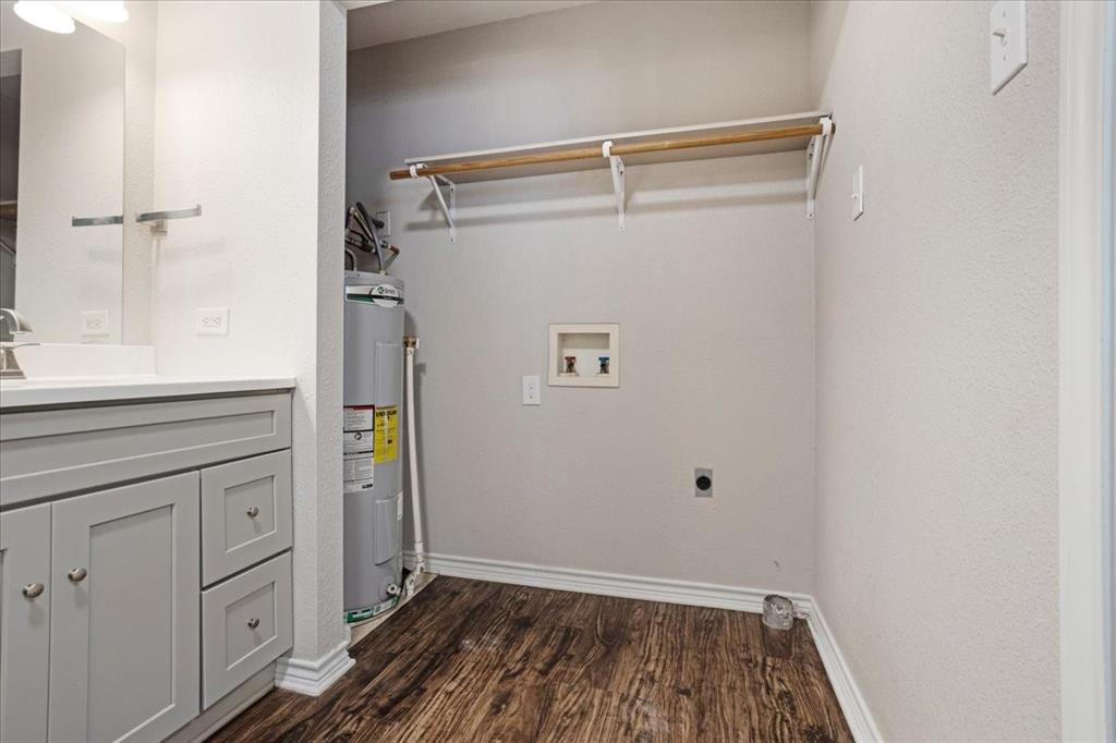 Looneys W C Add - Residential