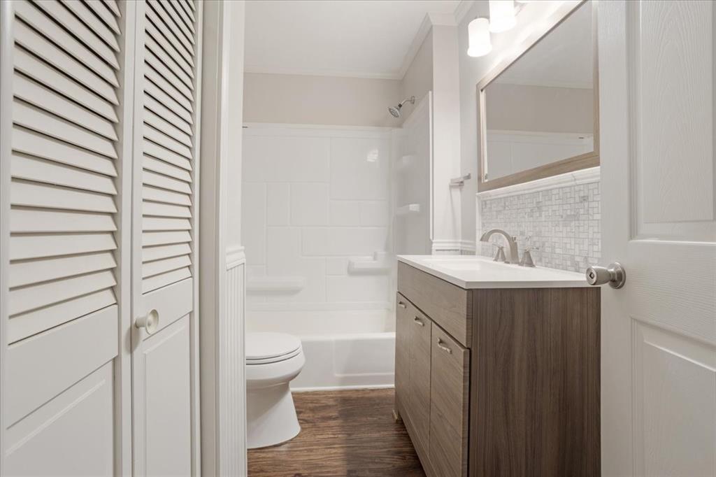 Looneys W C Add - Residential