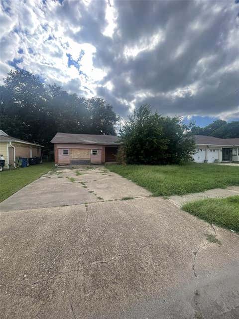 Photo of 459 Alcorn Avenue, Dallas, TX 75217 (MLS # 21328935)