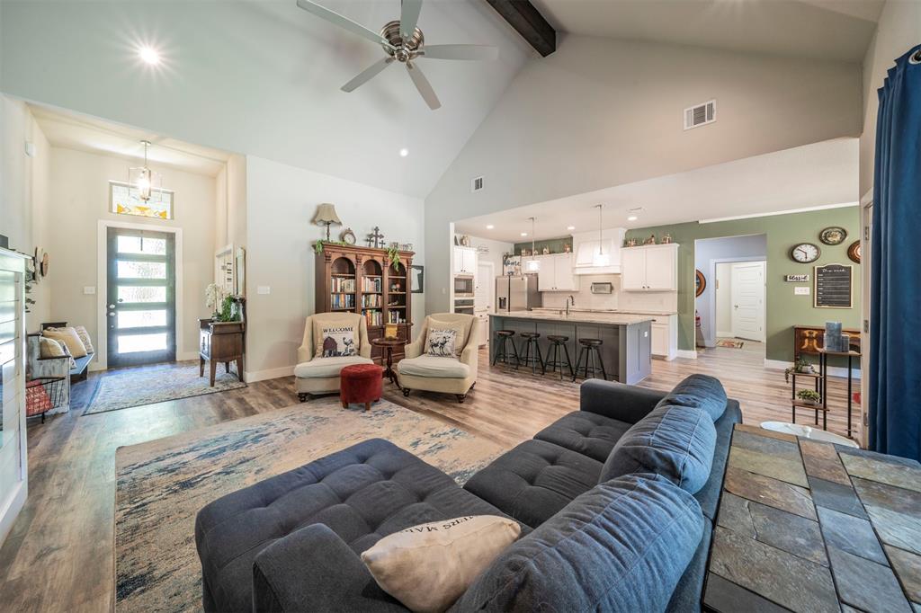 2033 Antler Loop