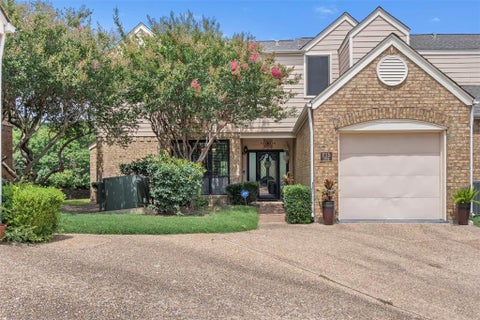 Photo of 215 Cimarron Trail #1, Irving, TX 75063 (MLS # 21393097)