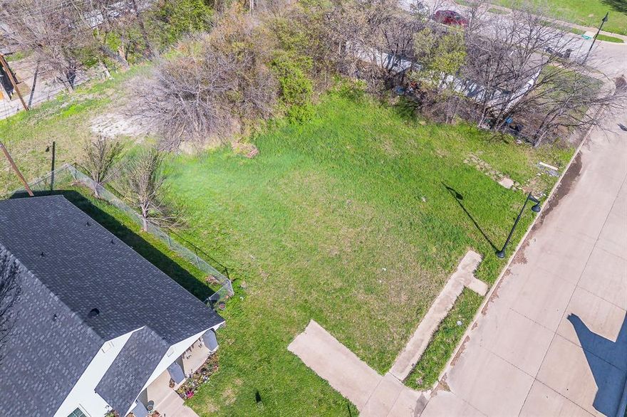 Great opportunity to build in the rapidly growing Southside area of Fort Worth. This residential lot offers approximately 4,356 square feet and is located just minutes from Downtown Fort Worth, the Medical District, TCU, and major highways including I-35W and I-30. The area is experiencing strong redevelopment with several new construction homes nearby, making it an ideal opportunity for builders, investors, or buyers looking to build a custom home. Utilities available at the street. Convenient access to shopping, dining, schools, and entertainment. Don’t miss the chance to secure a lot in one of Fort Worth’s developing neighborhoods.