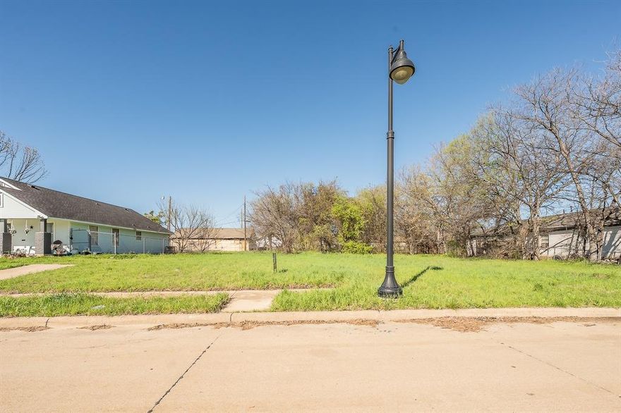 Great opportunity to build in the rapidly growing Southside area of Fort Worth. This residential lot offers approximately 4,356 square feet and is located just minutes from Downtown Fort Worth, the Medical District, TCU, and major highways including I-35W and I-30. The area is experiencing strong redevelopment with several new construction homes nearby, making it an ideal opportunity for builders, investors, or buyers looking to build a custom home. Utilities available at the street. Convenient access to shopping, dining, schools, and entertainment. Don’t miss the chance to secure a lot in one of Fort Worth’s developing neighborhoods.