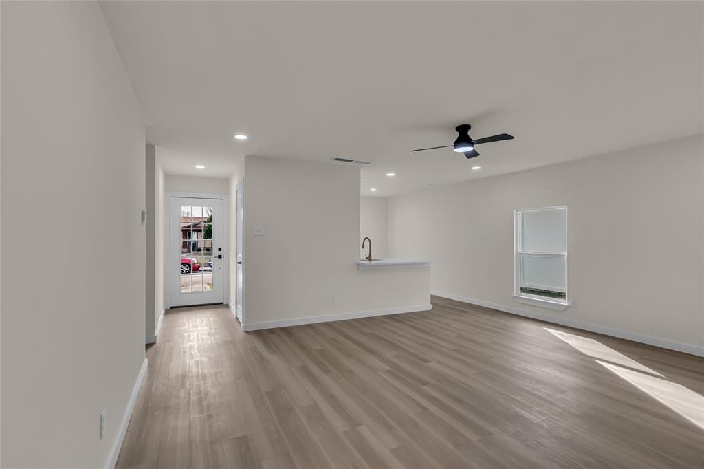 913 Roaming Road Drive