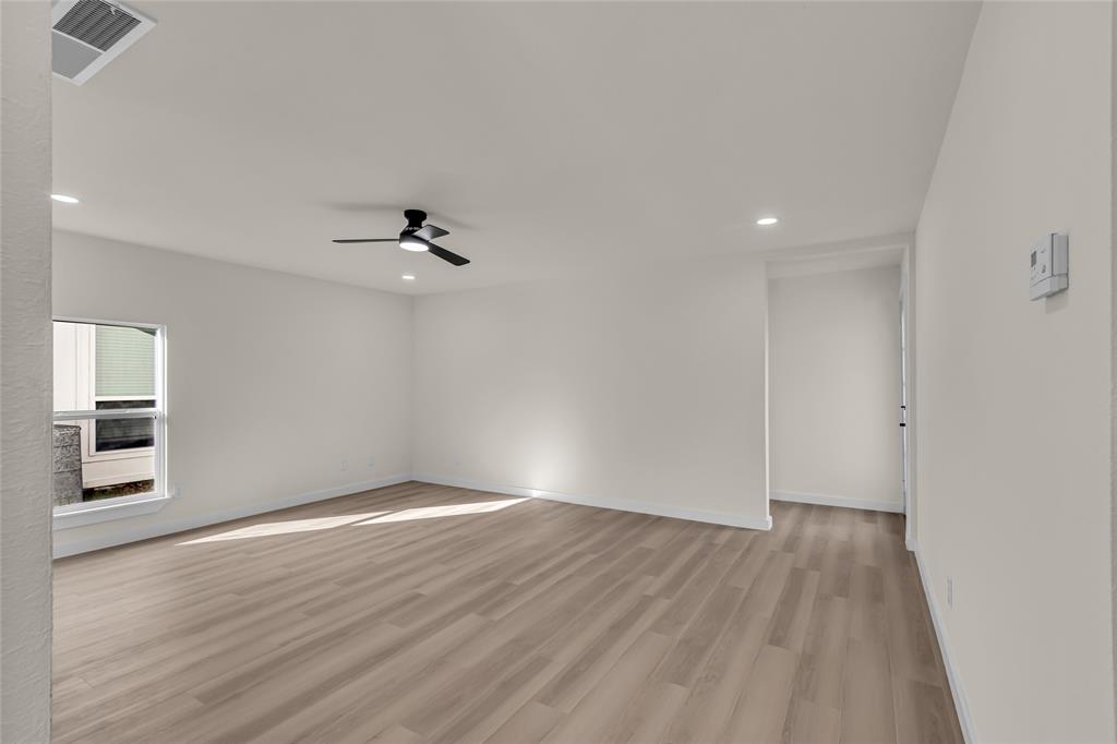 913 Roaming Road Drive