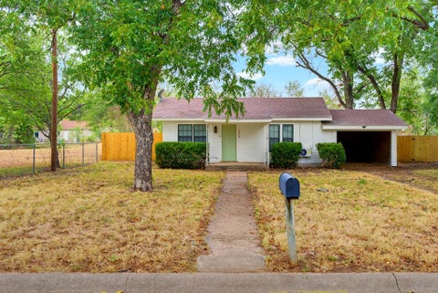 Photo of 1334 Lytle Acres Drive, Abilene, TX 79602 (MLS # 21403989)