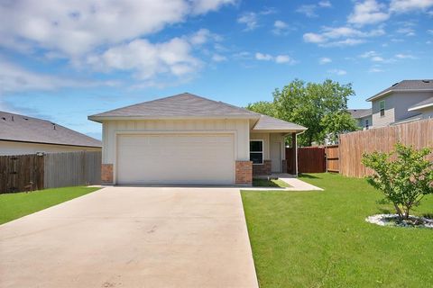 Photo of 104 Sweeney Street, Hillsboro, TX 76645 (MLS # 21312789)