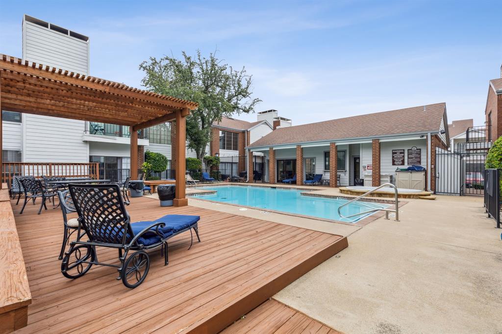 Boardwalk On The Pkwy Condos - Residential