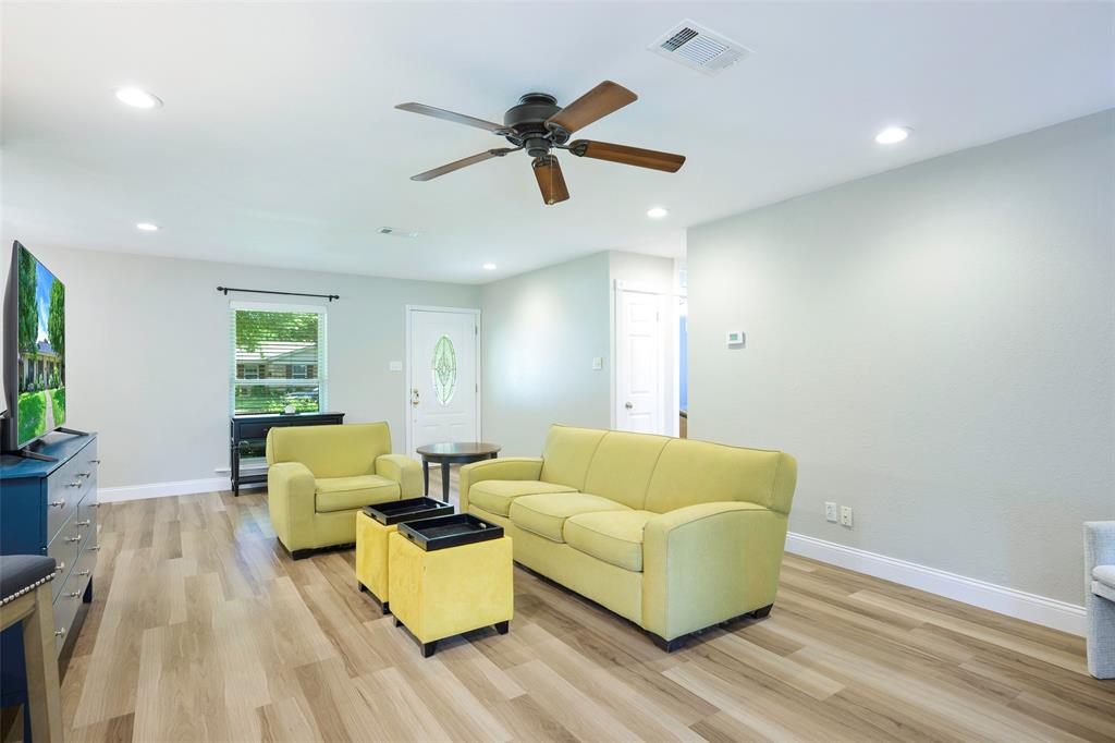 909 Redwood Drive