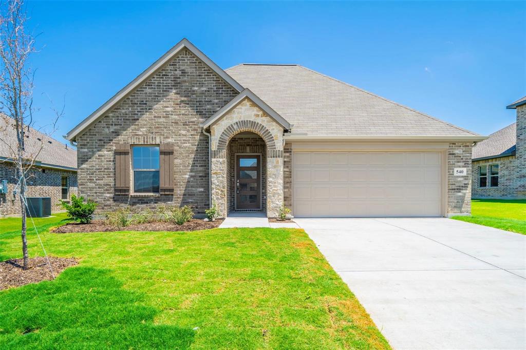 Photo 1 of 25 — 540 Brook View Drive, Van Alstyne, TX 75495