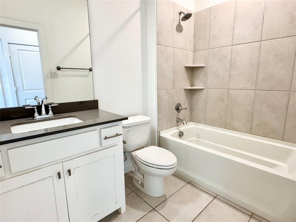 IRON HORSE COMMONS - Residential Lease