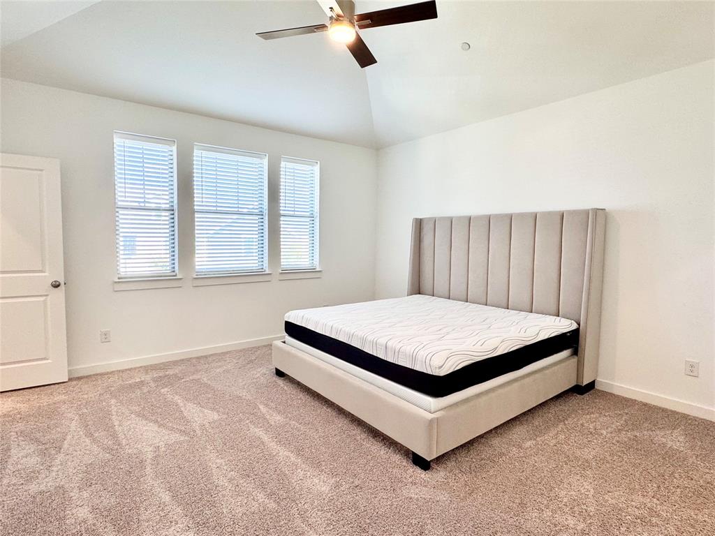 IRON HORSE COMMONS - Residential Lease