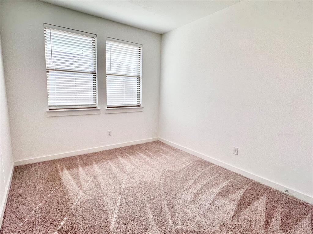 IRON HORSE COMMONS - Residential Lease