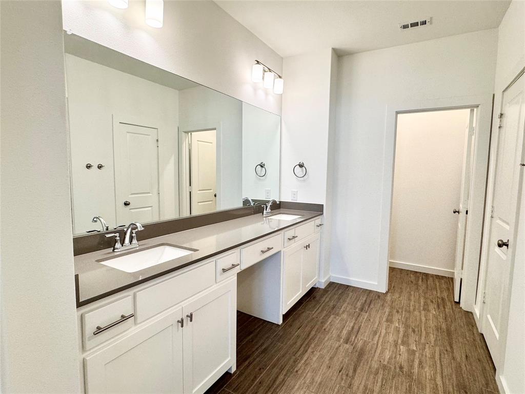 IRON HORSE COMMONS - Residential Lease