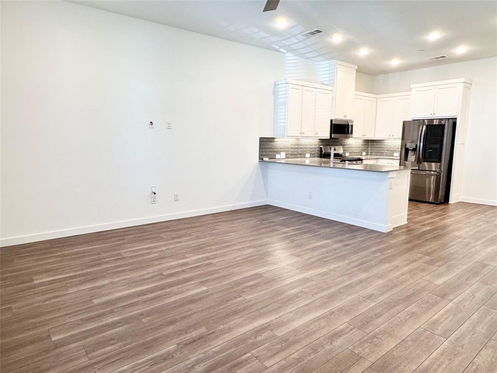 IRON HORSE COMMONS - Residential Lease