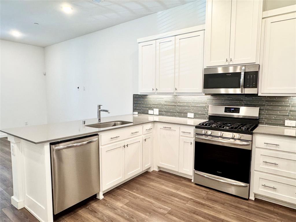 IRON HORSE COMMONS - Residential Lease