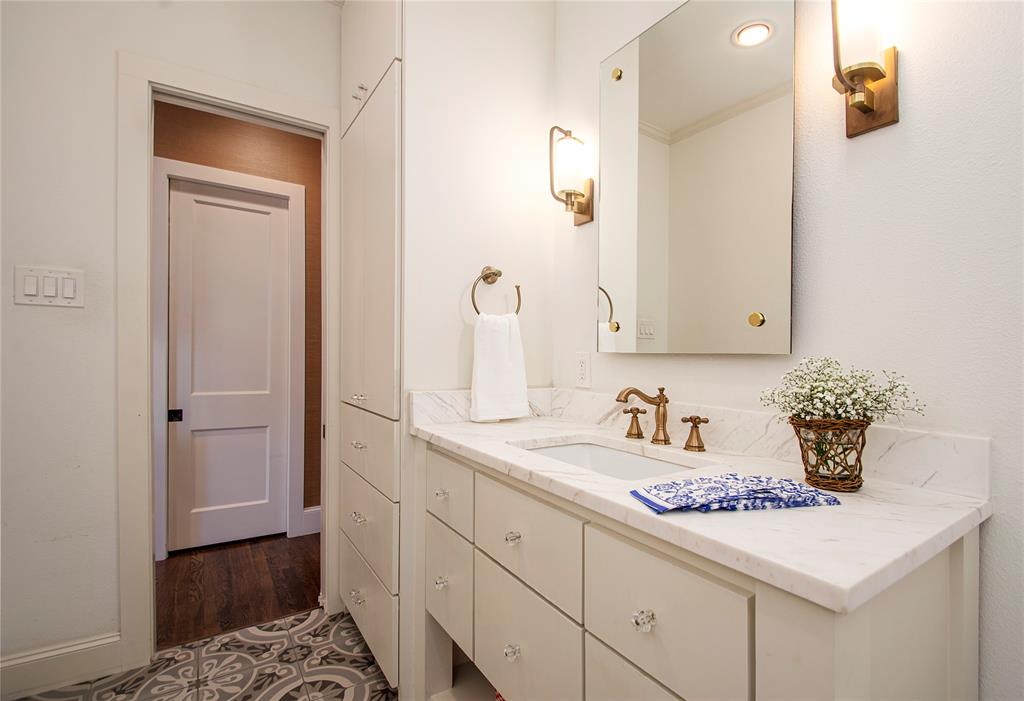 Kessler Square - Residential Lease