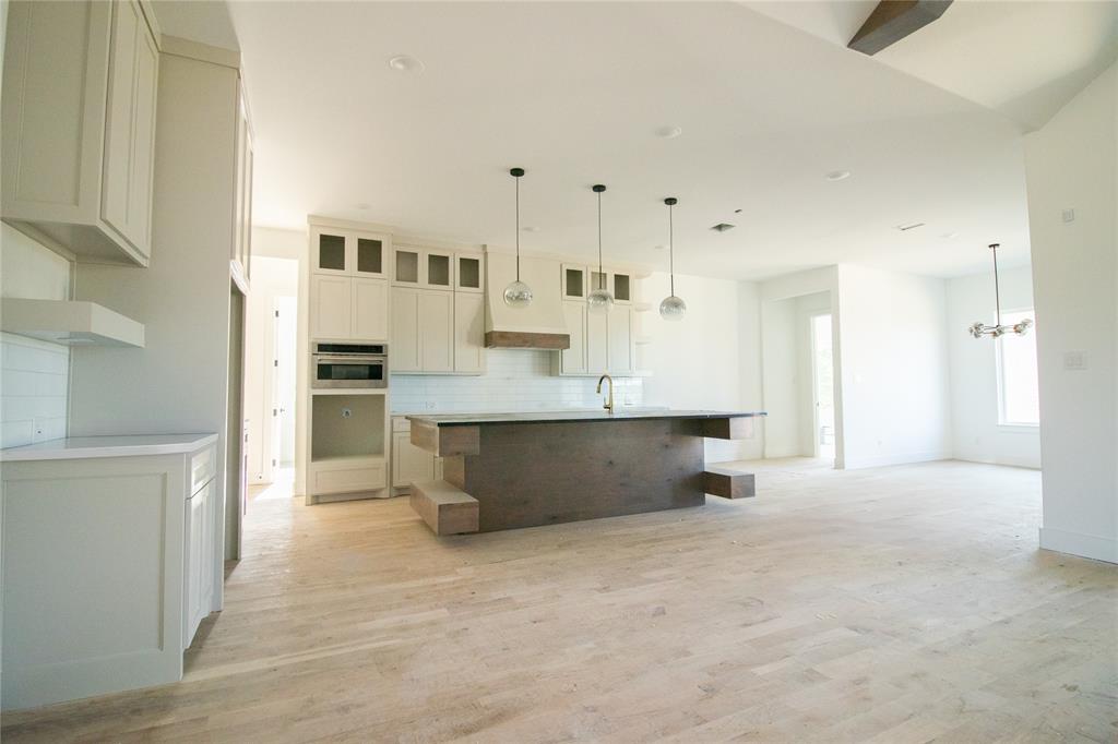 3914 Southern Oaks Drive