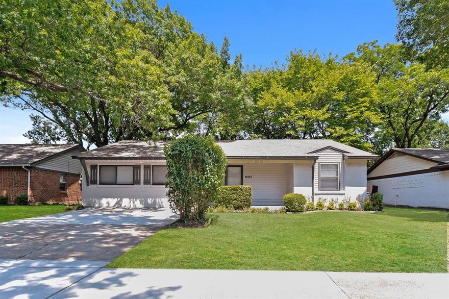 This pet-friendly home features modern finishes and a functional layout with ample kitchen storage, spacious living areas, and abundant natural light throughout. The private yard offers space suitable for gardening or outdoor relaxation. Conveniently located near schools, parks, dining, and local amenities. Technology-enabled maintenance services provide added convenience, and self-touring is available daily from 8 AM to 8 PM. Application details: one-time application fee of $50 per adult, a security deposit equal to one month’s rent, and applicable fees for pets ($250 non-refundable deposit + $35 per month per pet), pools ($150 per month), septic systems ($15 per month), and any applicable HOA amenity fees. We do not advertise on Craigslist or request payment by check, cash, wire transfer, or cash apps.