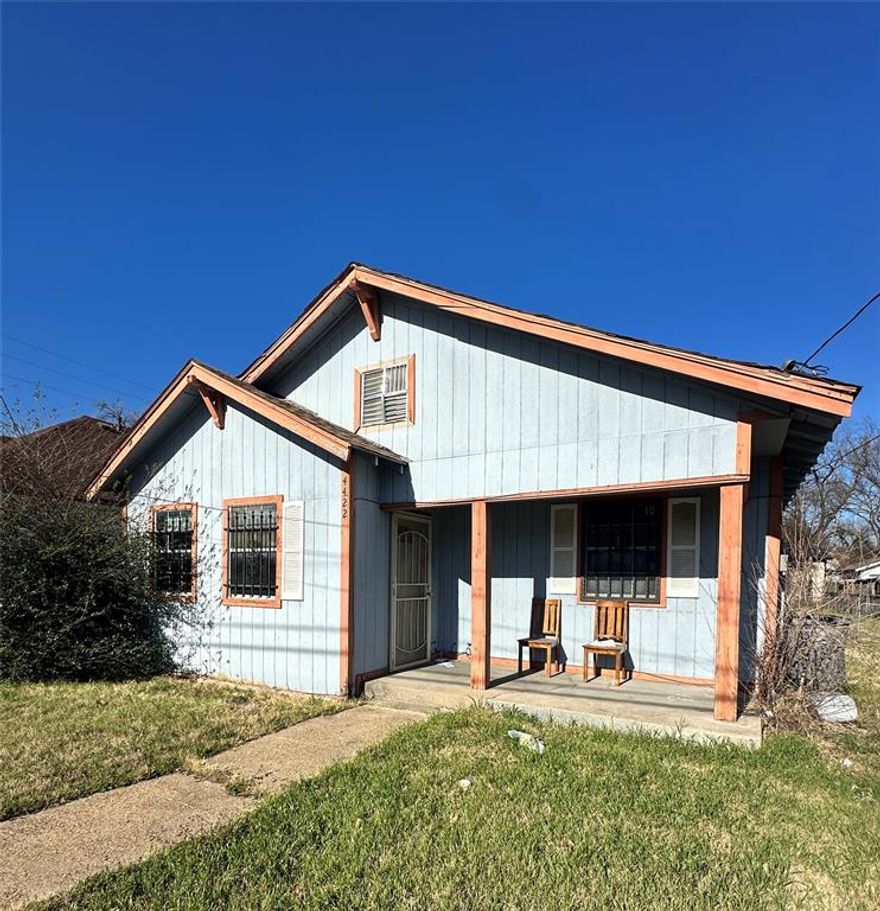 Investor Special Near Downtown Dallas! This 4-bed, 2-bath home just minutes from Downtown Dallas is perfect for investors, flippers, or savvy buyers looking to add value. Needs updates — priced according to condition, Area with ongoing growth and redevelopment, close to downtown, major highways, and city amenities

Whether you’re looking for your next flip or rental property, this one has the bones and location to make it a great investment