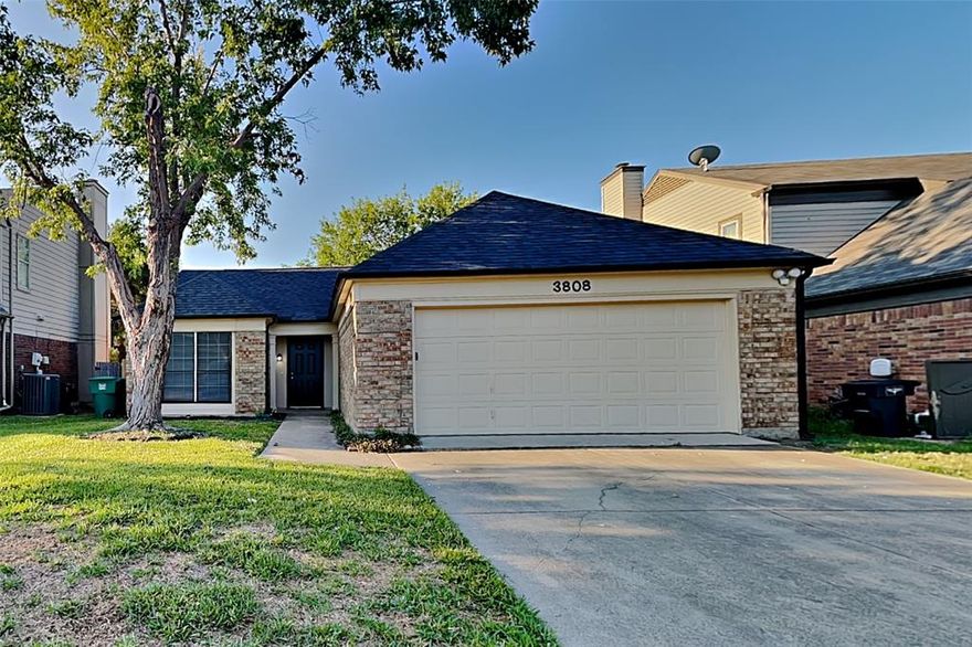 Charming 3 bed, 2 bath 1,356 sq ft home in Fort Worth! Open kitchen concept with updated counters. Primary suite with attached bathroom. Spacious backyard, great for gatherings! Pets accepted on a case by case basis. Additional admin fees apply. The Fireplace is decorative. Schedule your showing today! This home is as-is.  

This home may be located within a Homeowners Association (HOA) community. If so, residents will be responsible for adhering to all HOA rules and regulations. Please contact your agent or landlord's agent for more information.