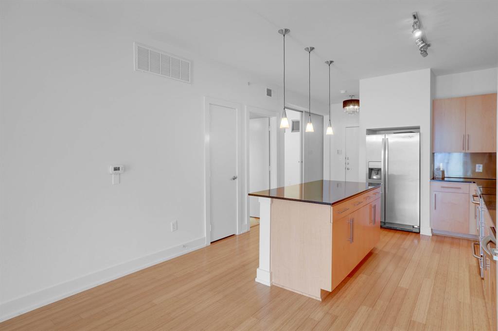 4333 Gilbert Avenue 215