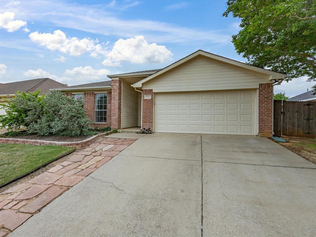 1123 Greenview Lane