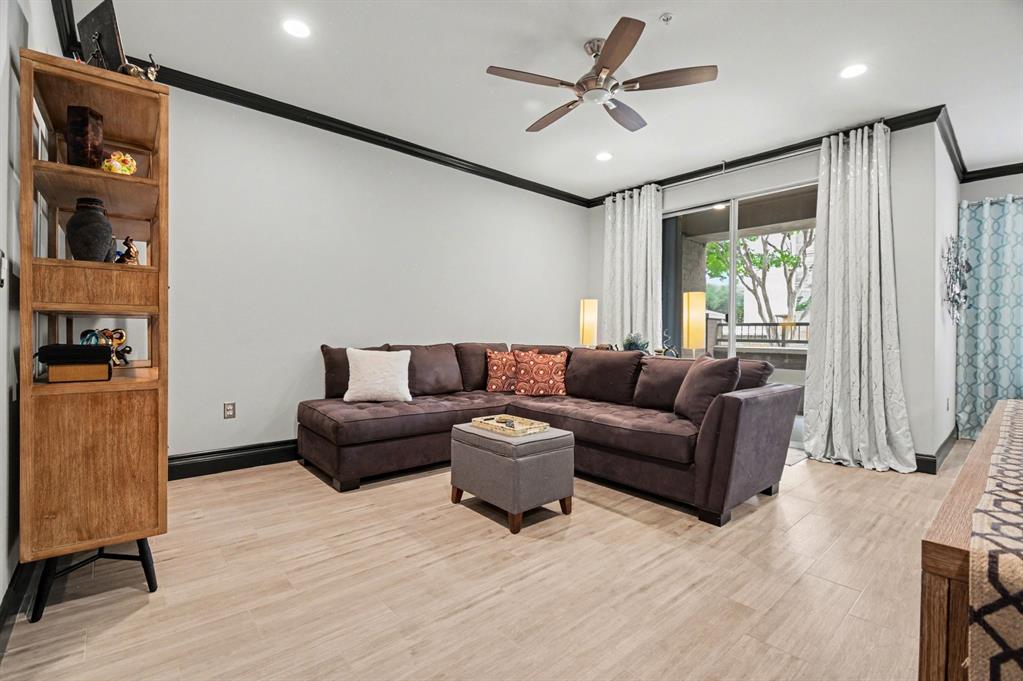 330 Las Colinas Boulevard 118