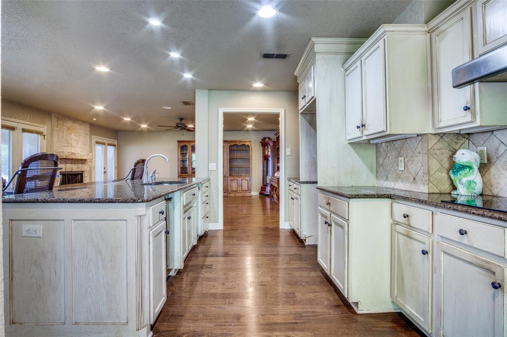 1004 W Lake Drive