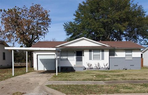 A home in Bonham